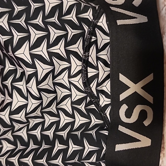 Victoria's secret sports bra large - Picture 2 of 3